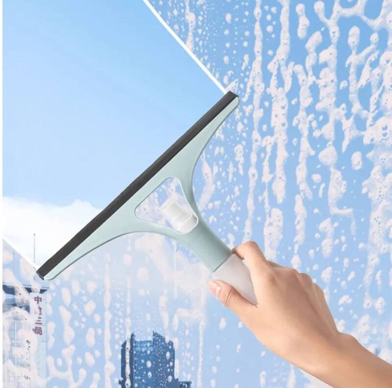 MULTIFUNCTIONAL WINDOW CLEANER WITH SPRAY  NOZZLE AND SCRAPPER