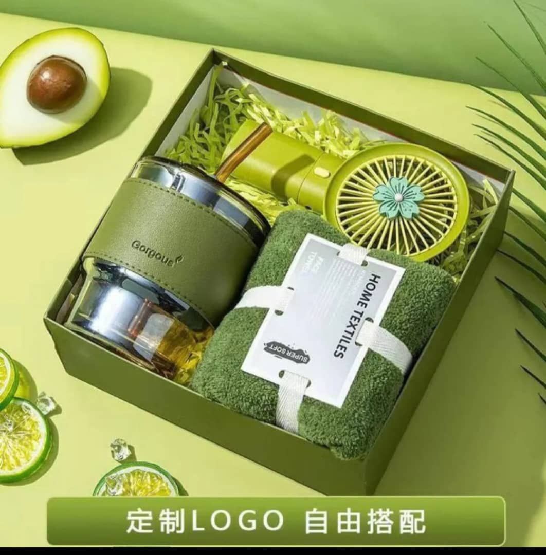 3IN1 GIFT BOX - 1 RECHARGEABLE FAN, 1 MUG & 1 TOWEL