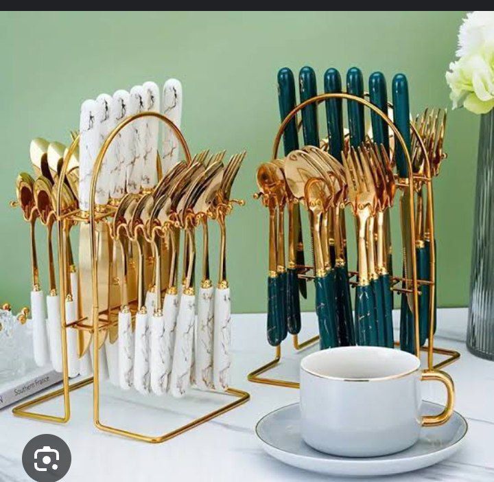 24 PIECES GOLD PLATED CUTLERY SET WITH RACK
