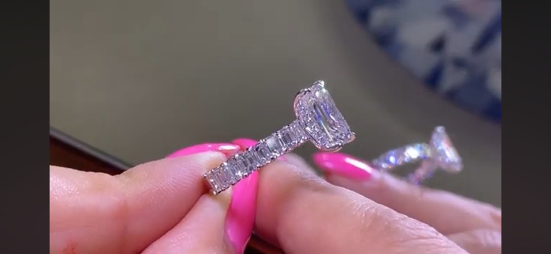 round shape lab diamond ear studs