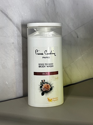 PIERRE CARDIN KIND TO SKIN BODY WASH