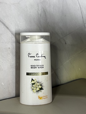 PIERRE CARDIN KIND TO SKIN BODY WASH