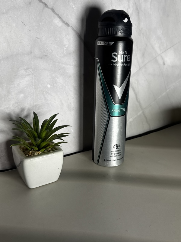 Sure Men sensitive Anti perspirant spray