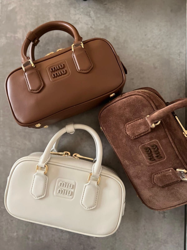 MIU MIU SAC STRUCTURÉ