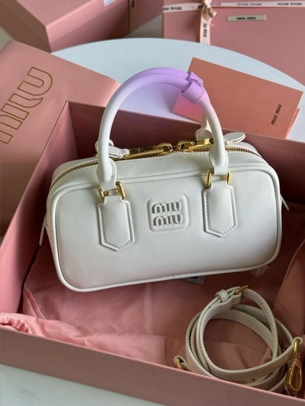 MIU MIU SAC STRUCTURÉ