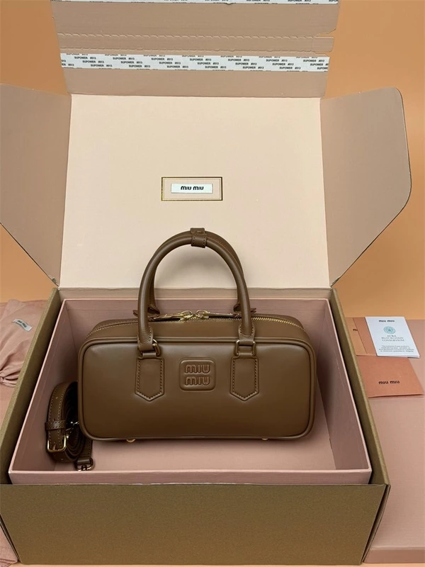 MIU MIU SAC STRUCTURÉ
