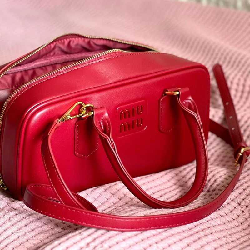 MIU MIU SAC STRUCTURÉ