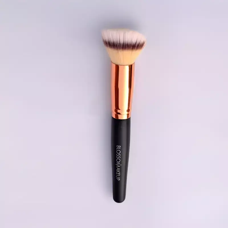 BLOSSOM CONTOUR BRUSH 008