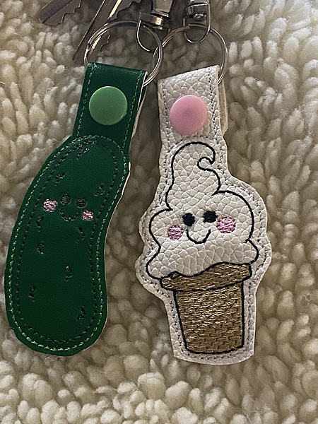 Best Friends Keychain, Perfect Pair Keychain, Pickle and Ice Cream Key Fob, Best Friend Bag Tag, Pickel and Ice Cream Zipper Pull, BFF Gift