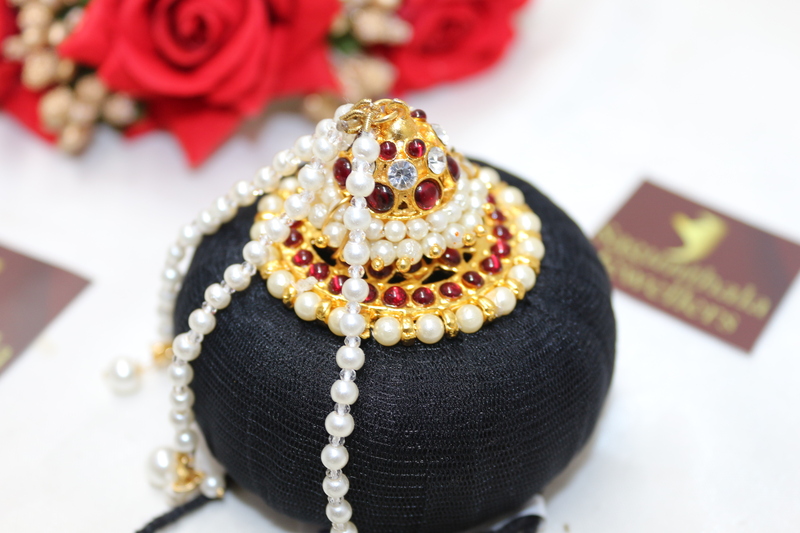 Andal Kondai - Red Kempstones & White Stones Hair Accessory