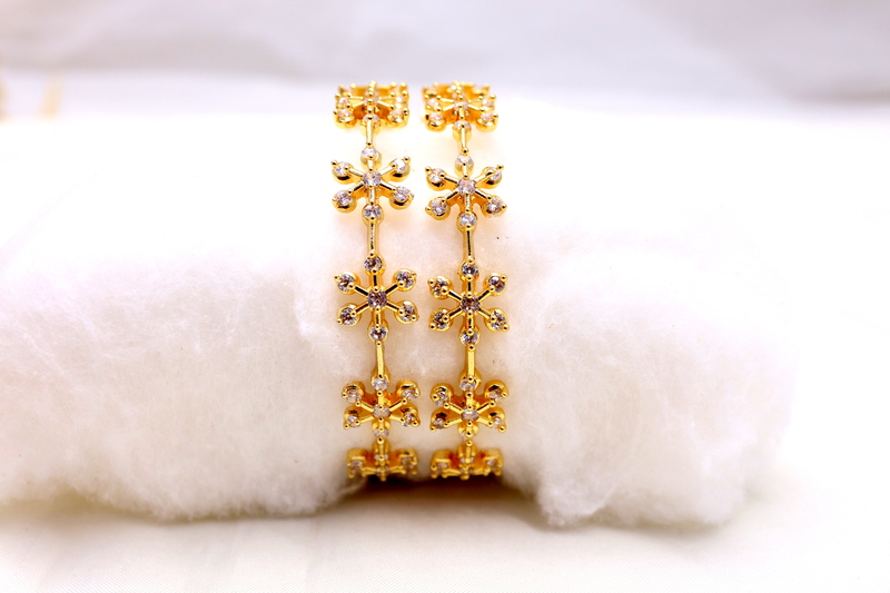CZ White Stones Bangles Star Pattern