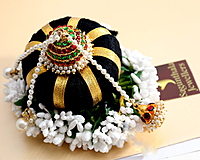 Andal Kondai - Traditional Red & Green Kempstones Hair Accessory