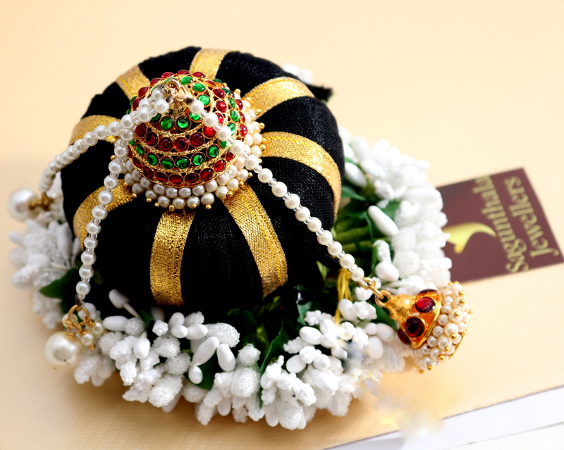 Andal Kondai - Traditional Red & Green Kempstones Hair Accessory