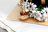 Andal Kondai - Traditional Red & Green Kempstones Hair Accessory