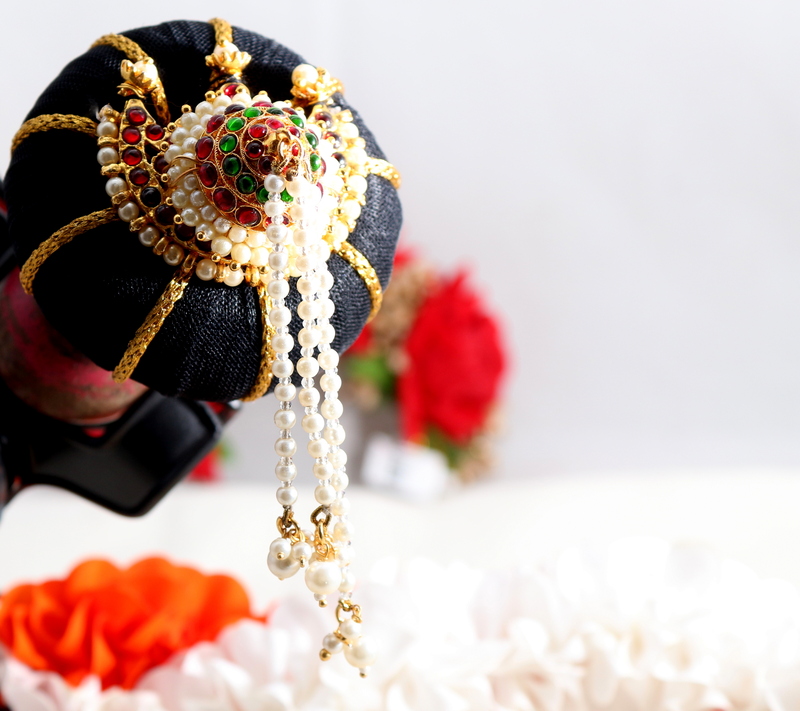 Andal Kondai - Ethnic Chandran/Moon Pattern Full Kempstones Hair Accessory