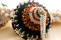 Andal Kondai - Kempstones & Agate Exclusive & Ethnic Ornamental Finish Hair Accessory