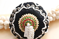 Andal Kondai - Kempstones & White Pearls Traditional Hair Accessory