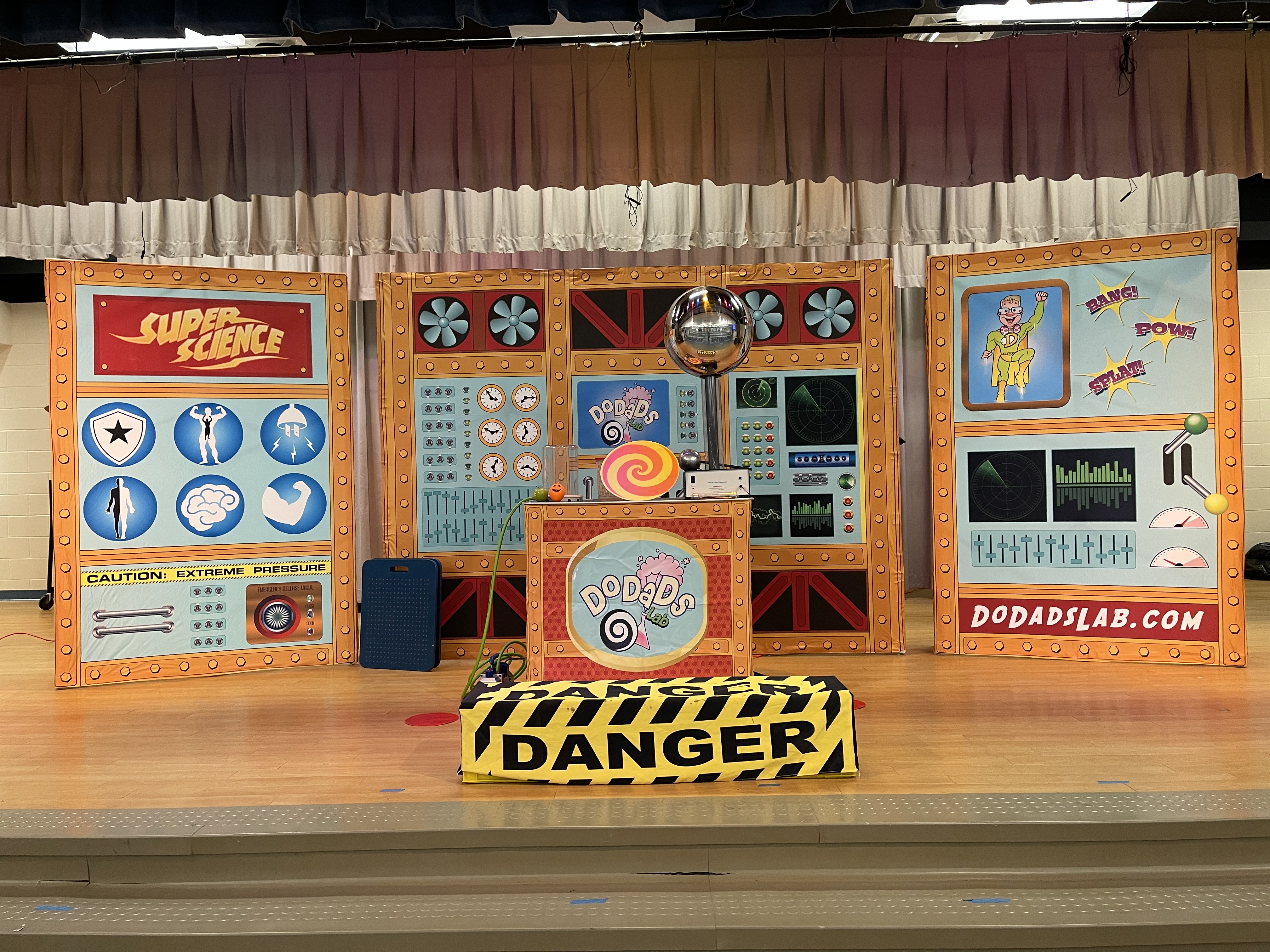 5ft Pop Up Backdrop w/endcaps 5ft Pop Up Backdrop w/endcaps