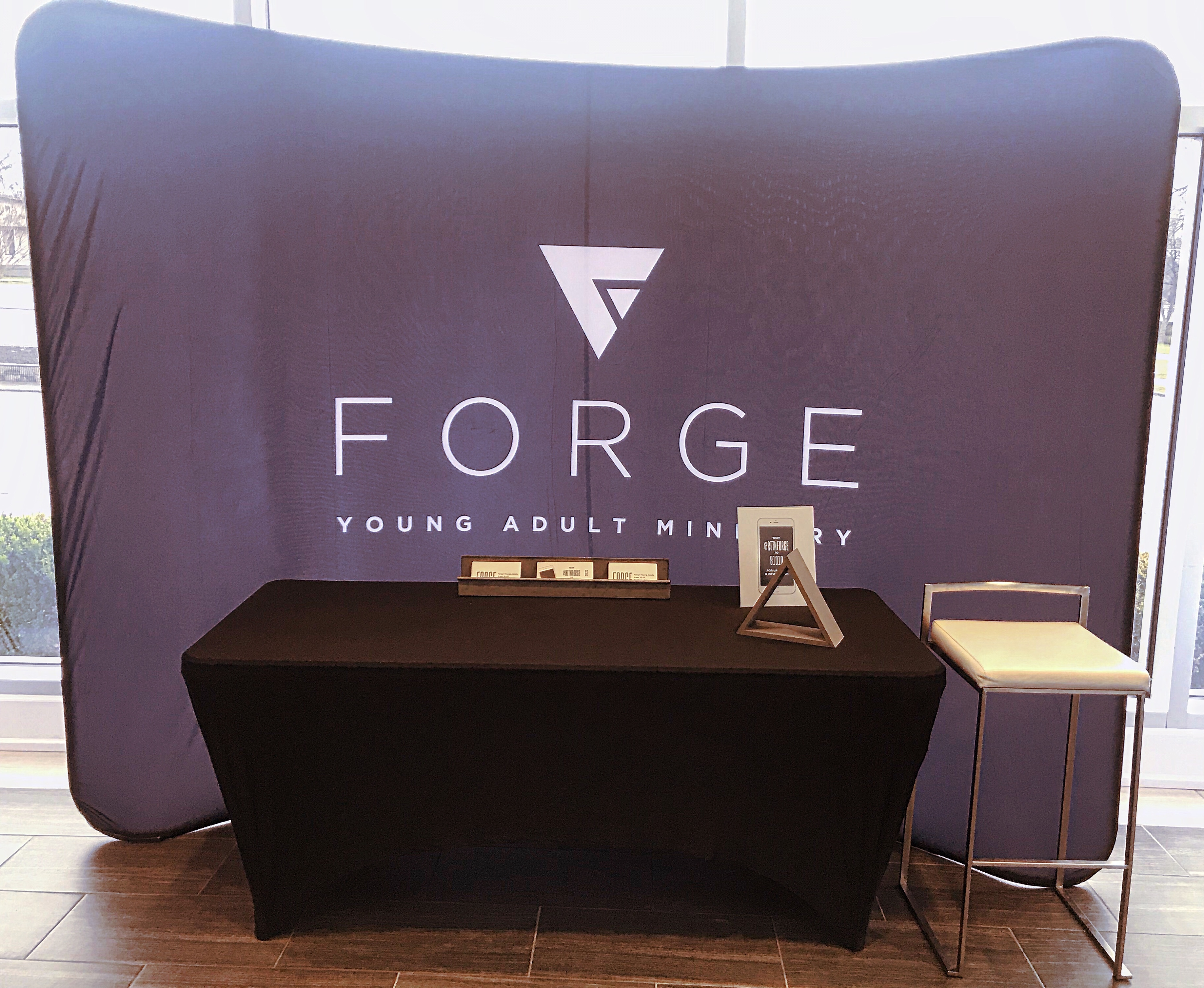 8ft Curve Tension Fabric Backdrop (Single or Double Side Print) 8ft Curve Tension Fabric Backdrop (Single or Double Side Print)