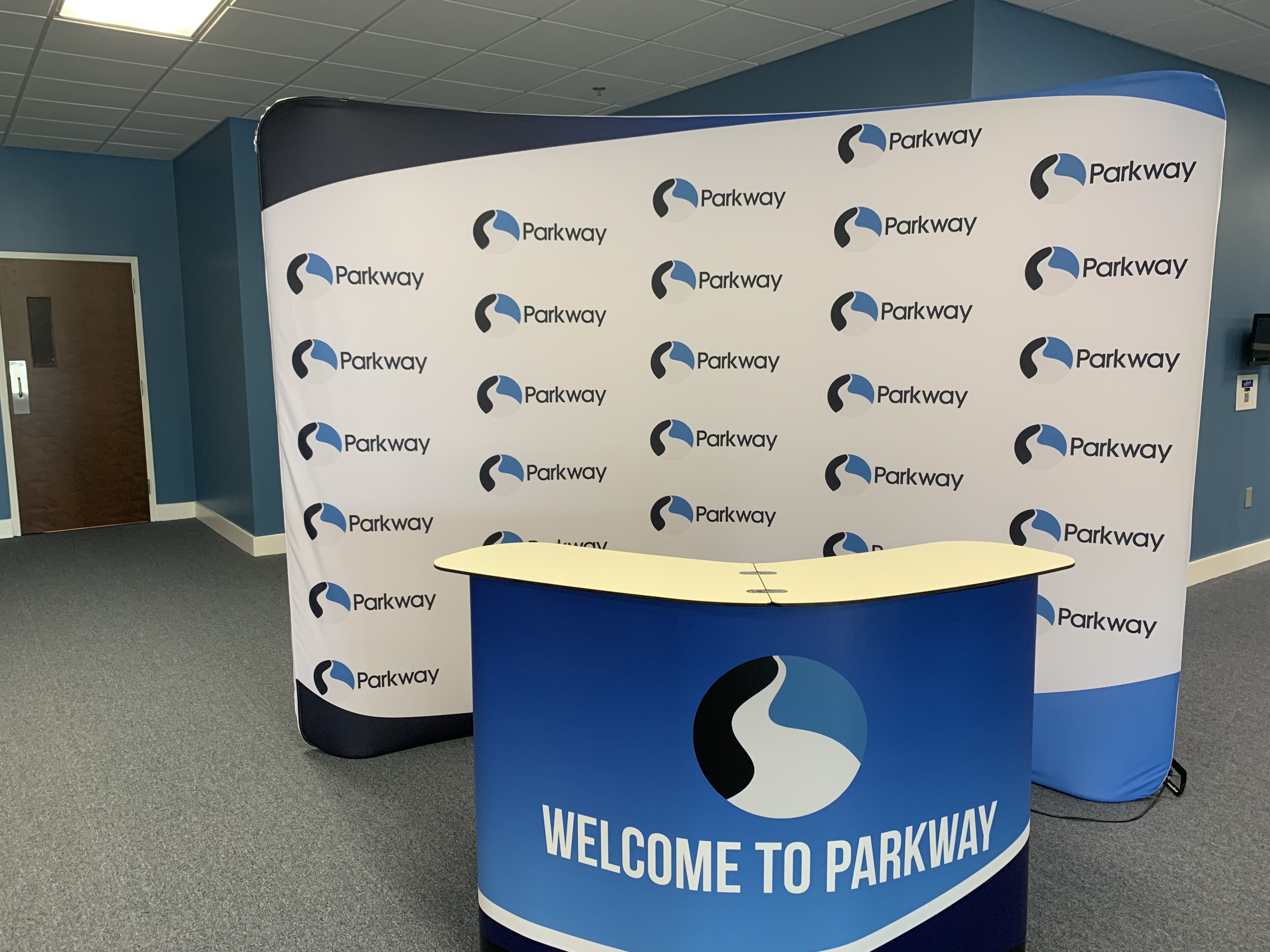 8ft Curve Tension Fabric Backdrop (Single or Double Side Print) 8ft Curve Tension Fabric Backdrop (Single or Double Side Print)