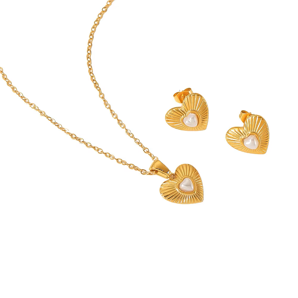 Romantic Pearl Necklace