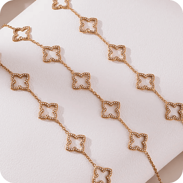 Delicate Zircons Clover Bracelet