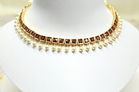 MAROON SQAURE STONE NECKALCE