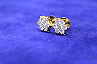 7 STONE DIAMOND MEDIUM STUDS