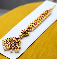 Temple Jewellery Nethi Chutty Maang Tikka β Gold Finish Kempstone Headpiece for Bharatanatyam, Dance & Bridal Wear