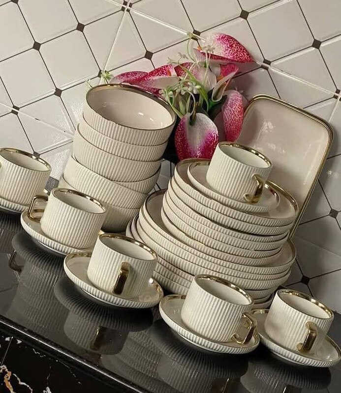 31 PIECES CERAMIC SET DINNER SET + 1 TRAY