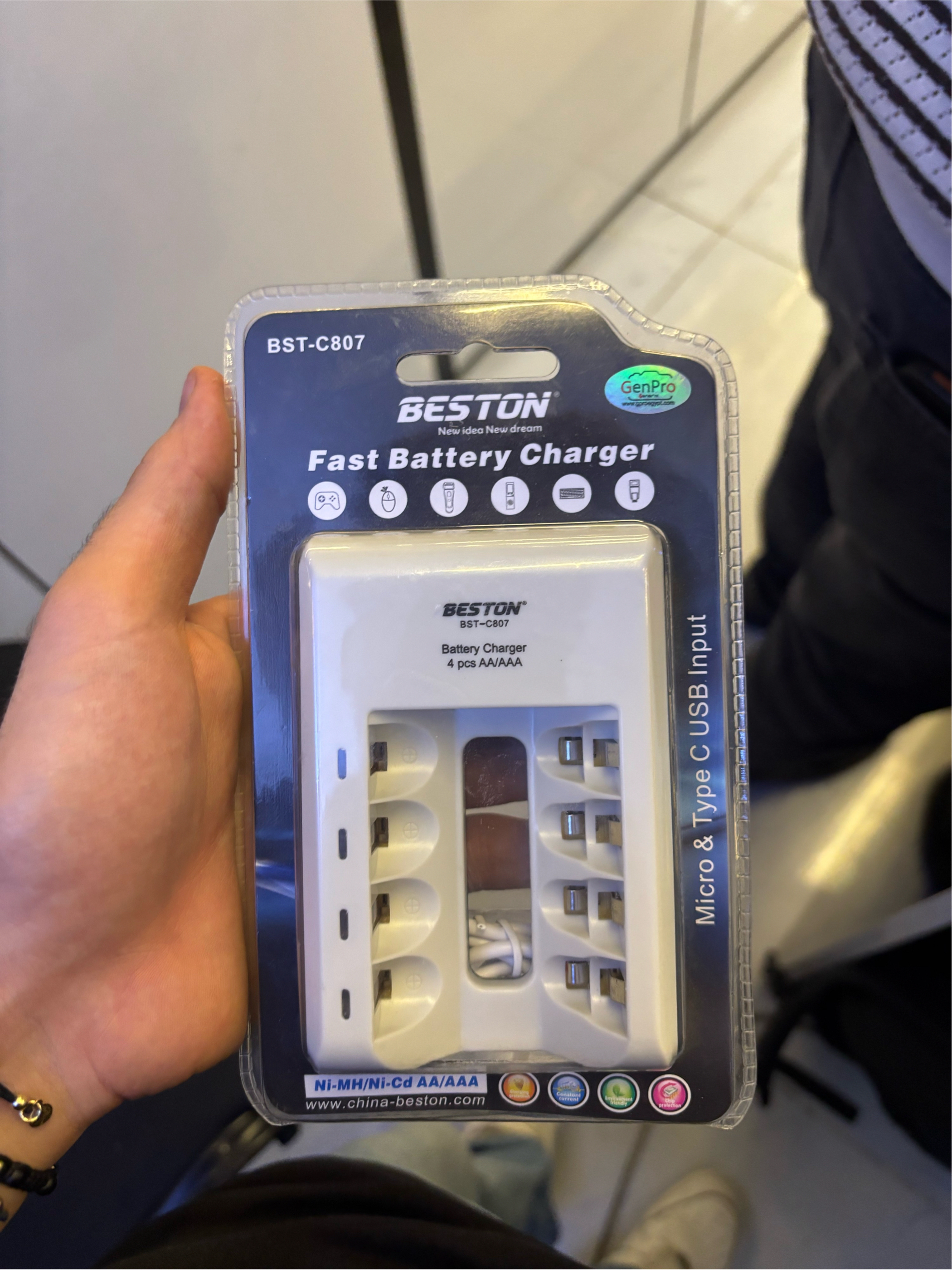 Beston 2700mAh Fast 4 Battery Charger