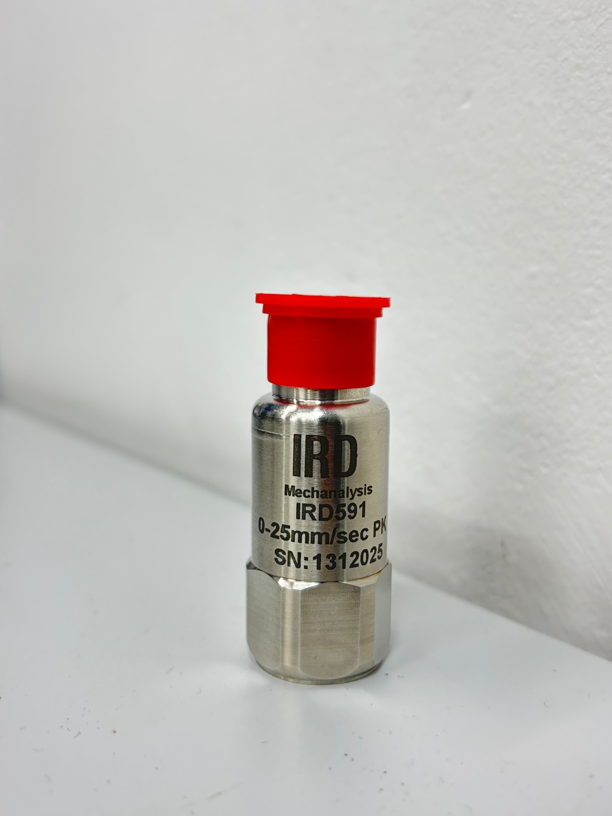 IRD591 - Industrial Vibration Sensor, 0-25 mm/s pk, 2 Pin MS, 1/4"-28UNF Female