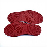 "Jordan 1 Mid Style – Chicago Red g5 