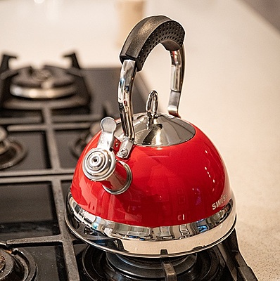 SWISS Kettle Gas 2.5 litre - Red