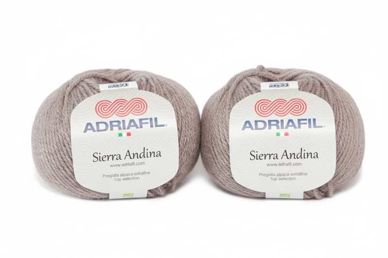 Lotto 2 gomitoli da 50 gr di pura Alpaca Col. tortora Lotto 2 gomitoli da 50 gr di pura Alpaca Col. tortora