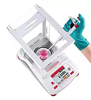 Balanza analítica Adventurer. Capacidad de 320 g y precisión de 0.1 mg. Calibración interna AutoCal. Marca Ohaus. Modelo AX324