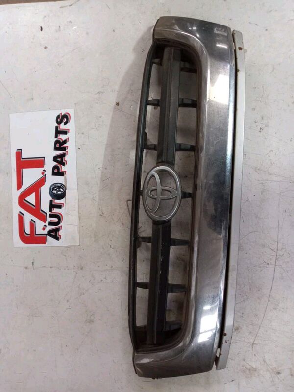 Other Exterior Elements Grille Toyota Hilux With badge 2001 2005