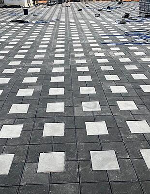 PM409: VSHAPE PAVING BLOCK