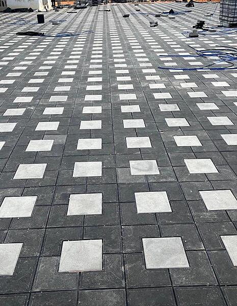 PM409: VSHAPE PAVING BLOCK