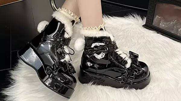 Pom-Pom Boots NEW
