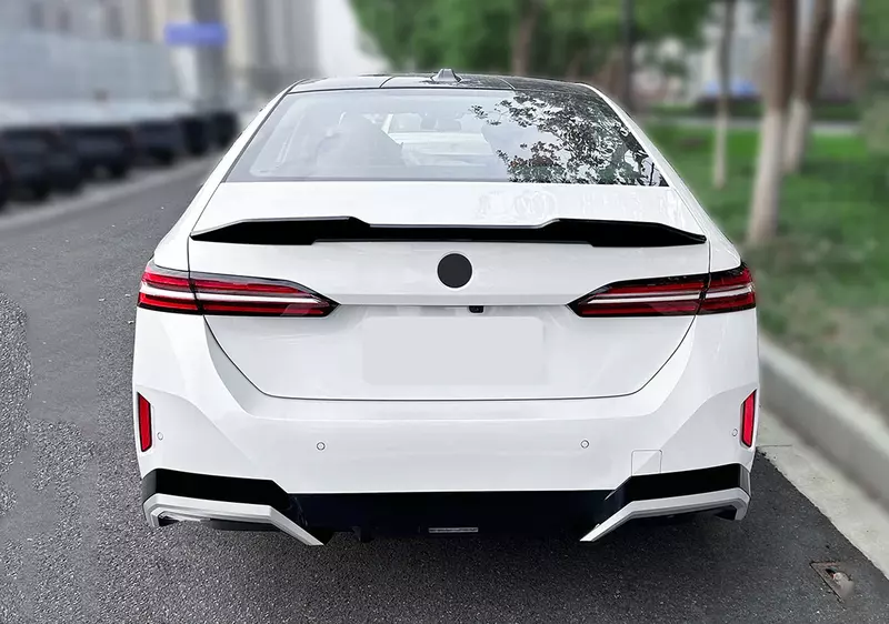 BMW G60 PSM Style Glossy Black Trunk Spoiler (2024+)