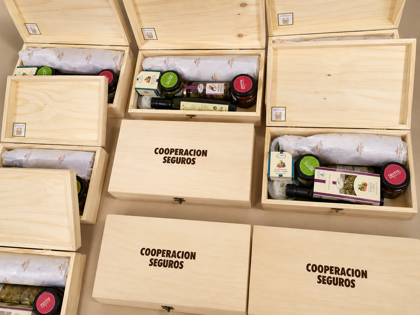Regalo gourmet con caja de madera para Cooperación Seguros
