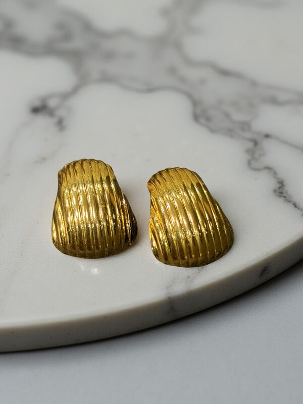 Ribbed Dome Studs