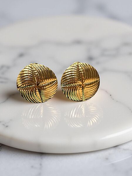 Ribbed Dome Studs