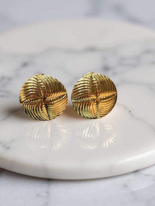 Ribbed Dome Studs