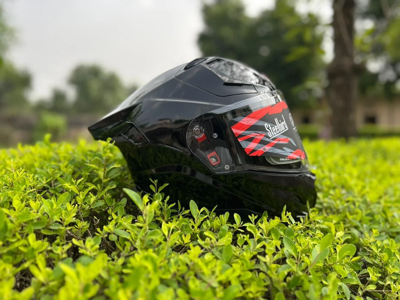 STEELBIRD SBH-61 ISS BT SXE GLOSSY BLACK WITH AFS EDITION C/V 620MM (WITH ANTIFOG) WITH BLUETOOTH STEELBIRD SBH-61 ISS BT SXE GLOSSY BLACK WITH AFS EDITION C/V 620MM (WITH ANTIFOG) WITH BLUETOOTH
