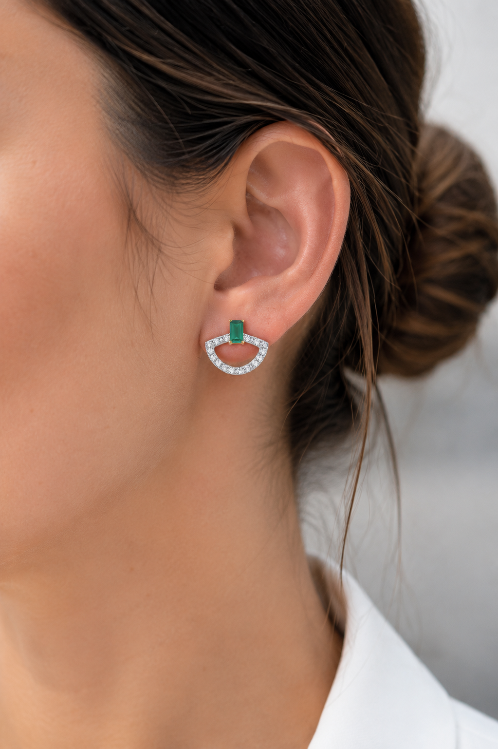 14K 0.15CT DIAMOND & O.16CT EMERALD EARRING YG (MEDIO CIRCULO)