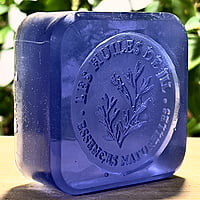 Savon à l'huile essentielle de Lavande Savon à l'huile essentielle de Lavande