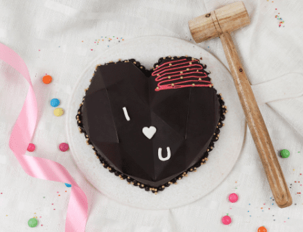 Hearty Love Chocolate Pinata Cake (450gm) Hearty Love Chocolate Pinata Cake (450gm)