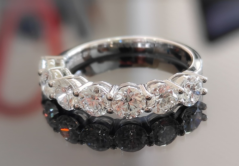 Seven diamond band